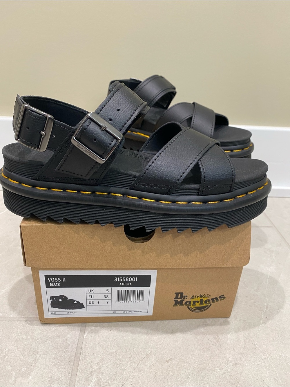 NEW in Box Dr Martens women’s Voss II sandal size 7 - Picture 3 of 12